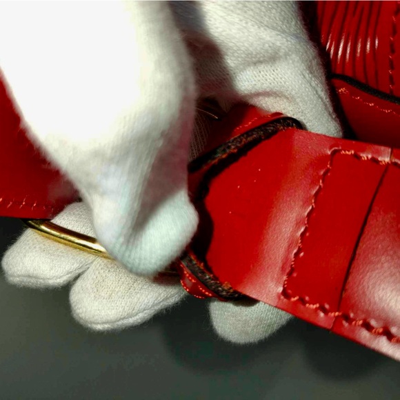 Louis Vuitton Epi Sac D'epaule Castillan - Picture 9 of 16